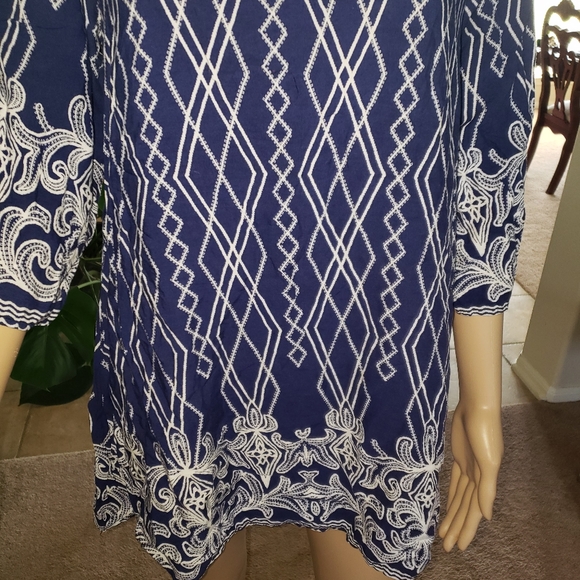 Intricately embroidered chest flowy quarter sleeve - Picture 9 of 9